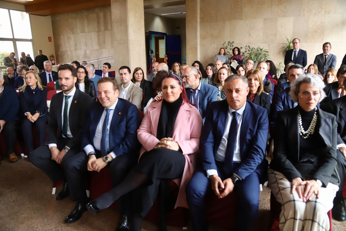 El Gran Teatro, Fepamic, Veterinaria, Radio Córdoba y la Fiesta del Queso recogen los premios Constitución