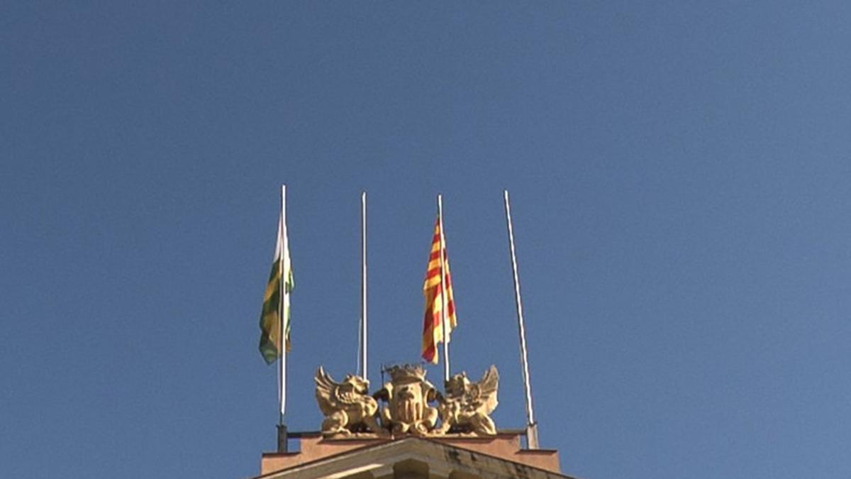 Fachada del Ayuntamiento de Sabadell, donde no se encuentran las banderas española y europea desde el 27 de octubre, a raíz de la declaración unilateral de independencia.