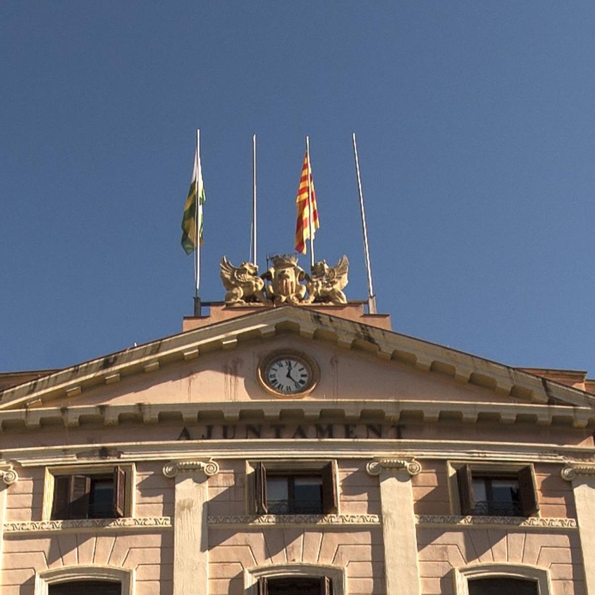 Façana de l’Ajuntament de Sabadell, on no hi ha les banderes espanyola i europea des del 27 d’octubre, arran de la declaració unilateral d’independència.