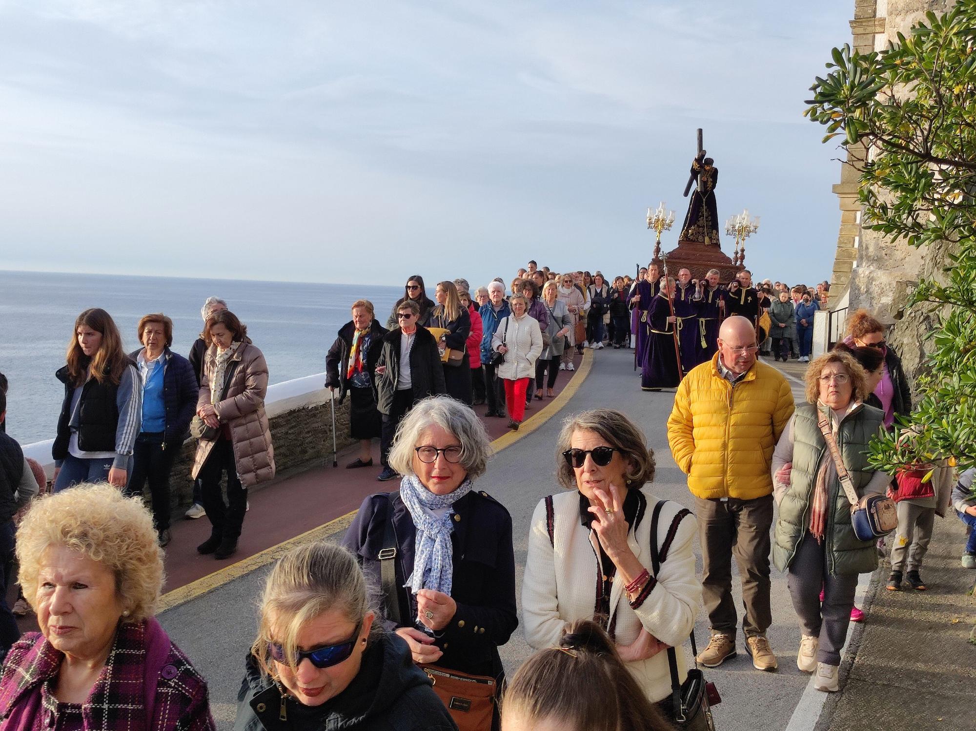 Así fue la procesión de bajada que abre la Semana Santa de Luarca