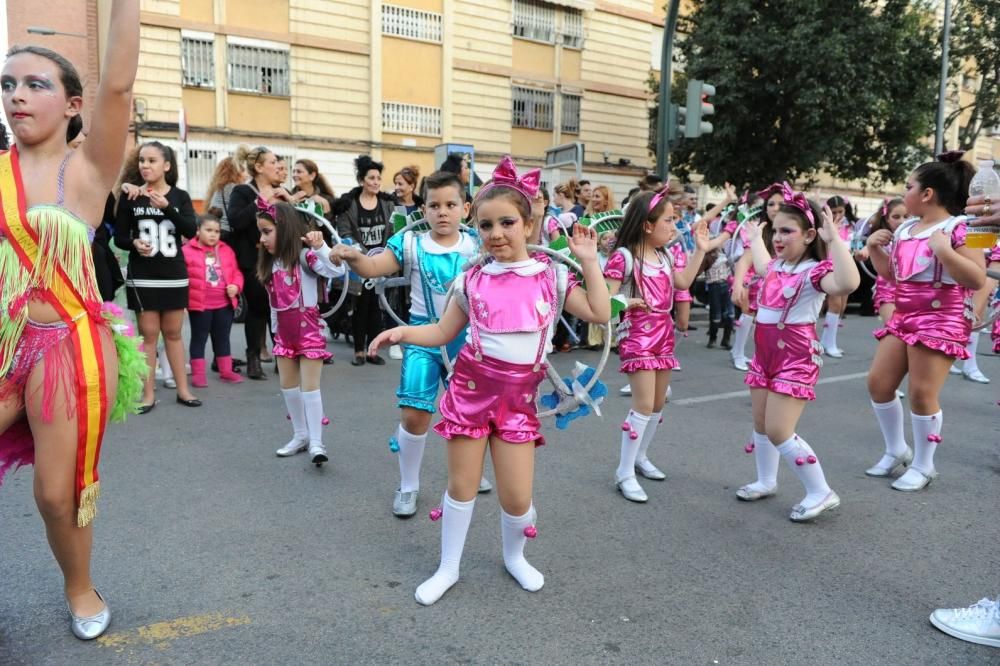 Vistabella saca su carnaval a las calles