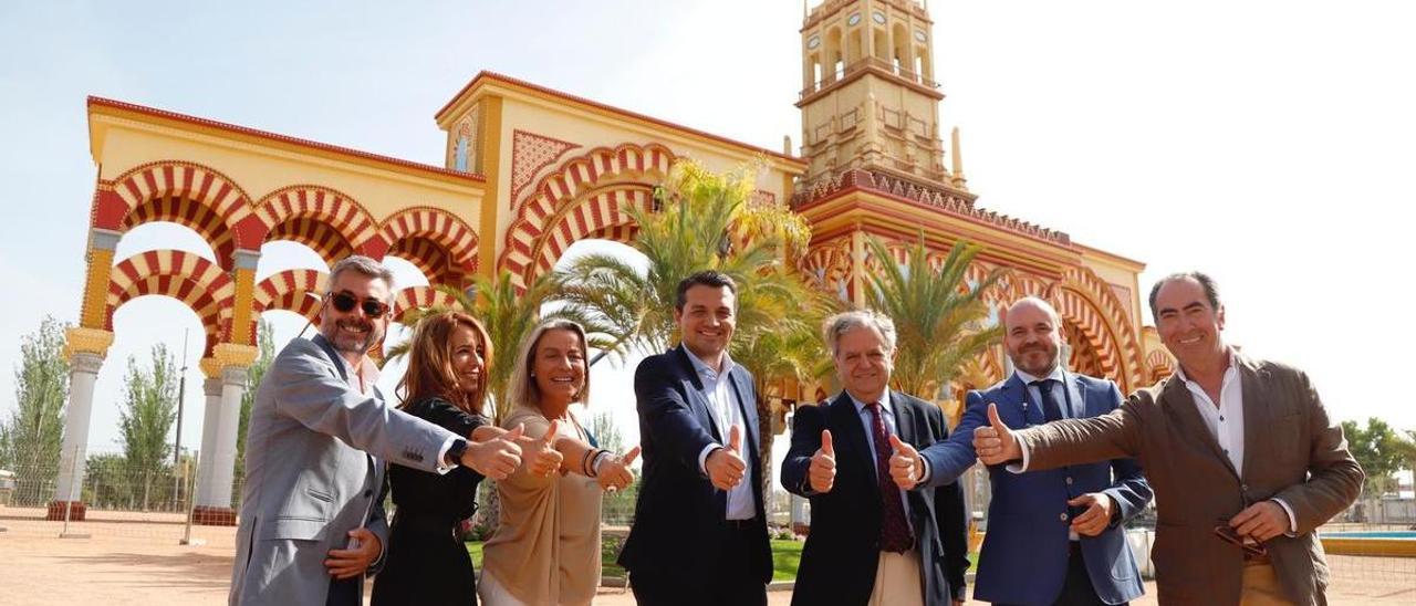 El alcalde, José María Bellido, en el centro, con los concejales Miguel Ángel Torrico, Marian Aguilar, Isabel Albás, Salvador Fuentes, Bernardo Jordano y Antonio Álvarez.