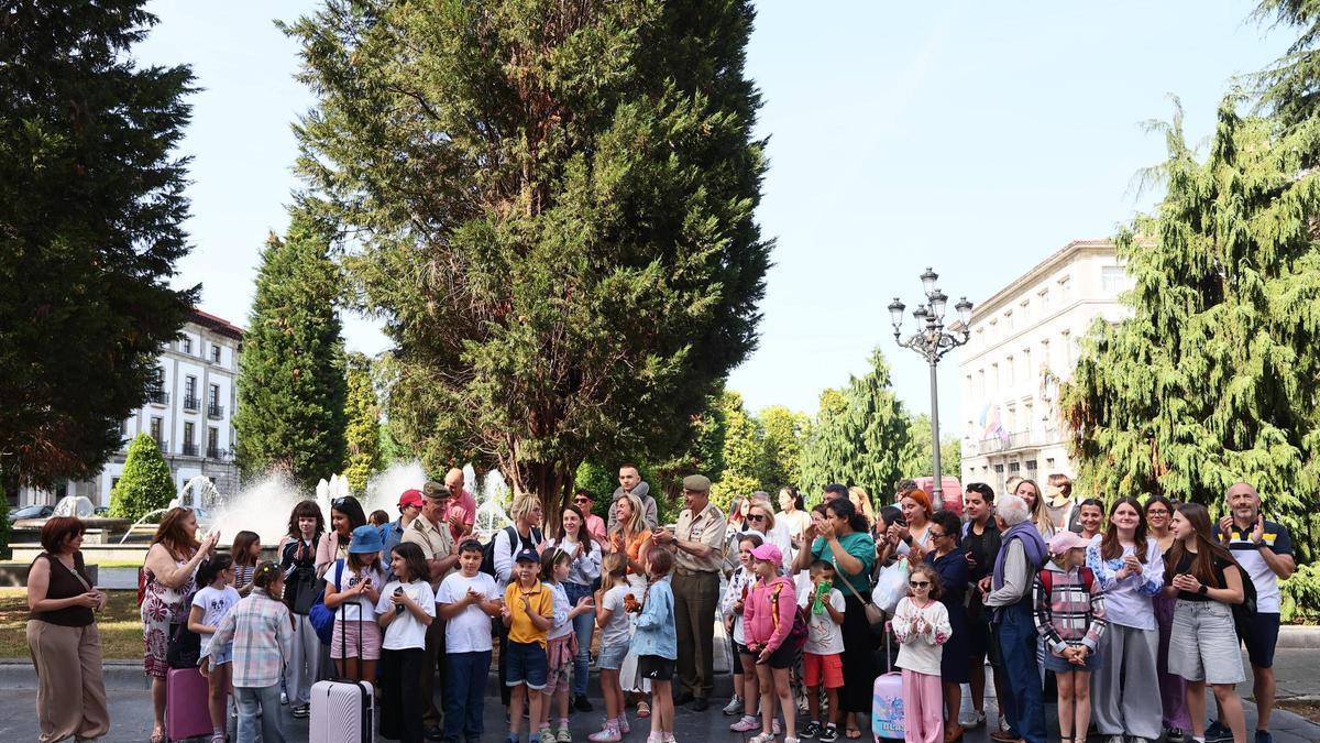 Una veintena de niños ucranianos llegan a Asturias para pasar el verano en familias de acogida: "Es una experiencia maravillosa"