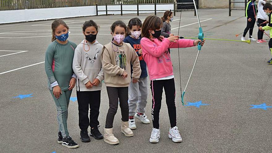 Las escolares Sira Rodríguez, Mara Menéndez, Zoe Maestre, Paula  Pérez y Sofía Vigil. | O. Pena 