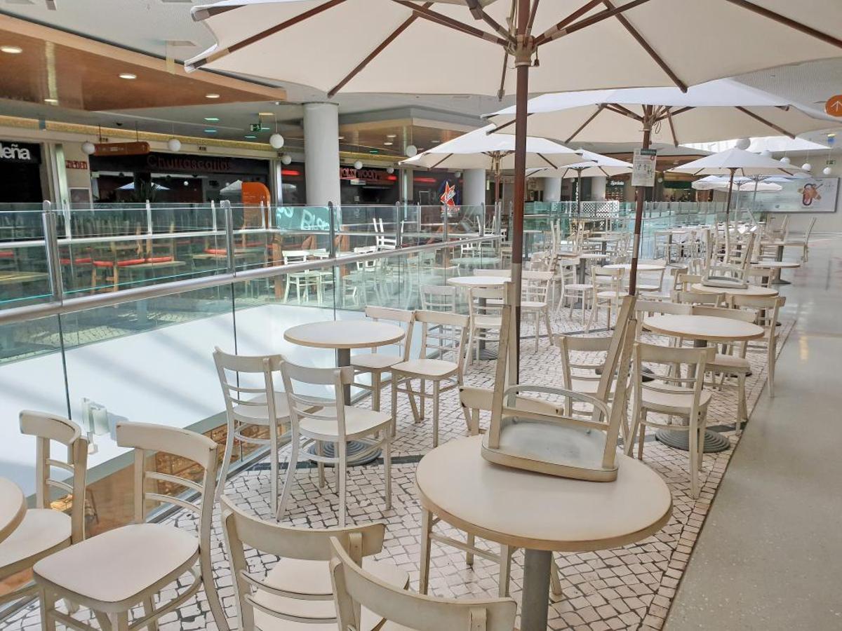 Locales de hostelería cerrados dentro de un centro comercial de Vigo