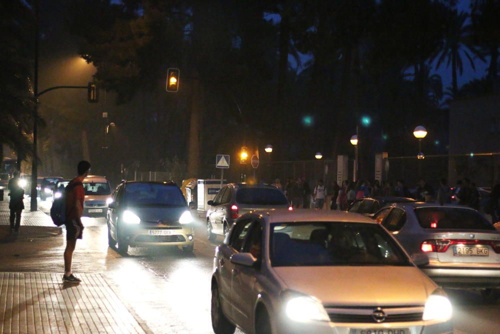 Los escolares acuden a clase caminando