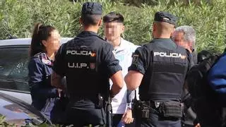 Acuchilla a las puertas de los juzgados al joven que mató a su hijo en Burjassot