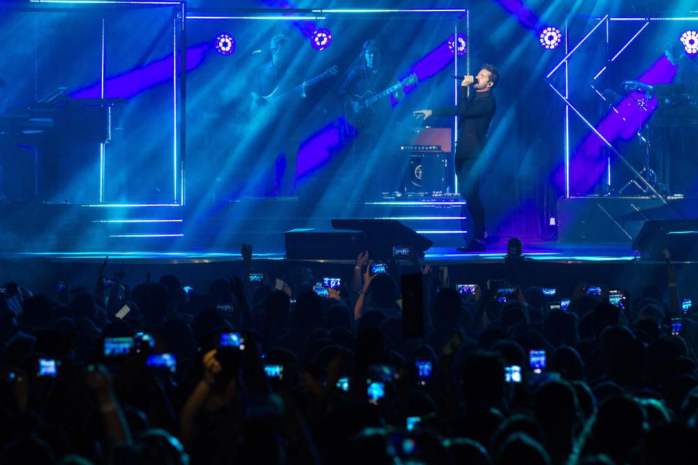 El almeriense inauguró los conciertos de verano de la provincia en una abarrotada Plaza de Toros.