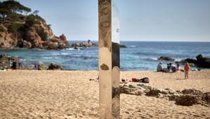 Apareix un altre monòlit de metall a prop de Santes Creus