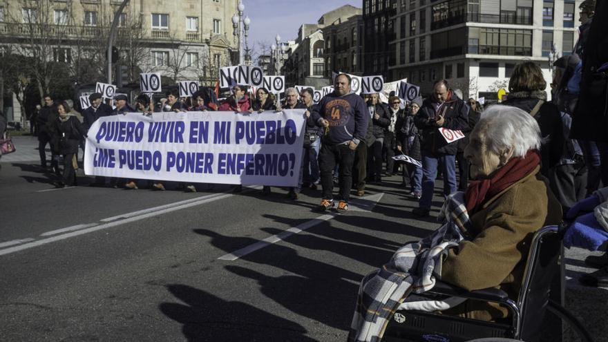 Una señora mayor en la manifestación en defensa de la Sanidad celebrada en Valladolid.