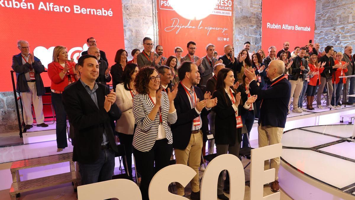 Miembros de la ejecutiva provincial del PSOE en el congreso celebrado en Alcoy el 5 de abril.