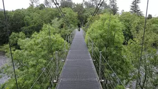 Este es el puente colgante más espectacular (y largo) de Galicia: una excursión perfecta para el otoño en Pontevedra