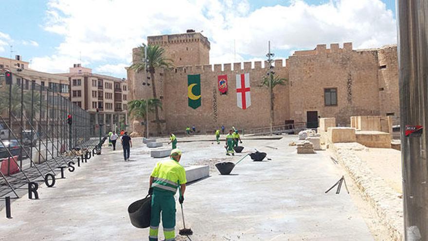 Urbaser redobla los servicios de limpieza durante las fiestas de Elche