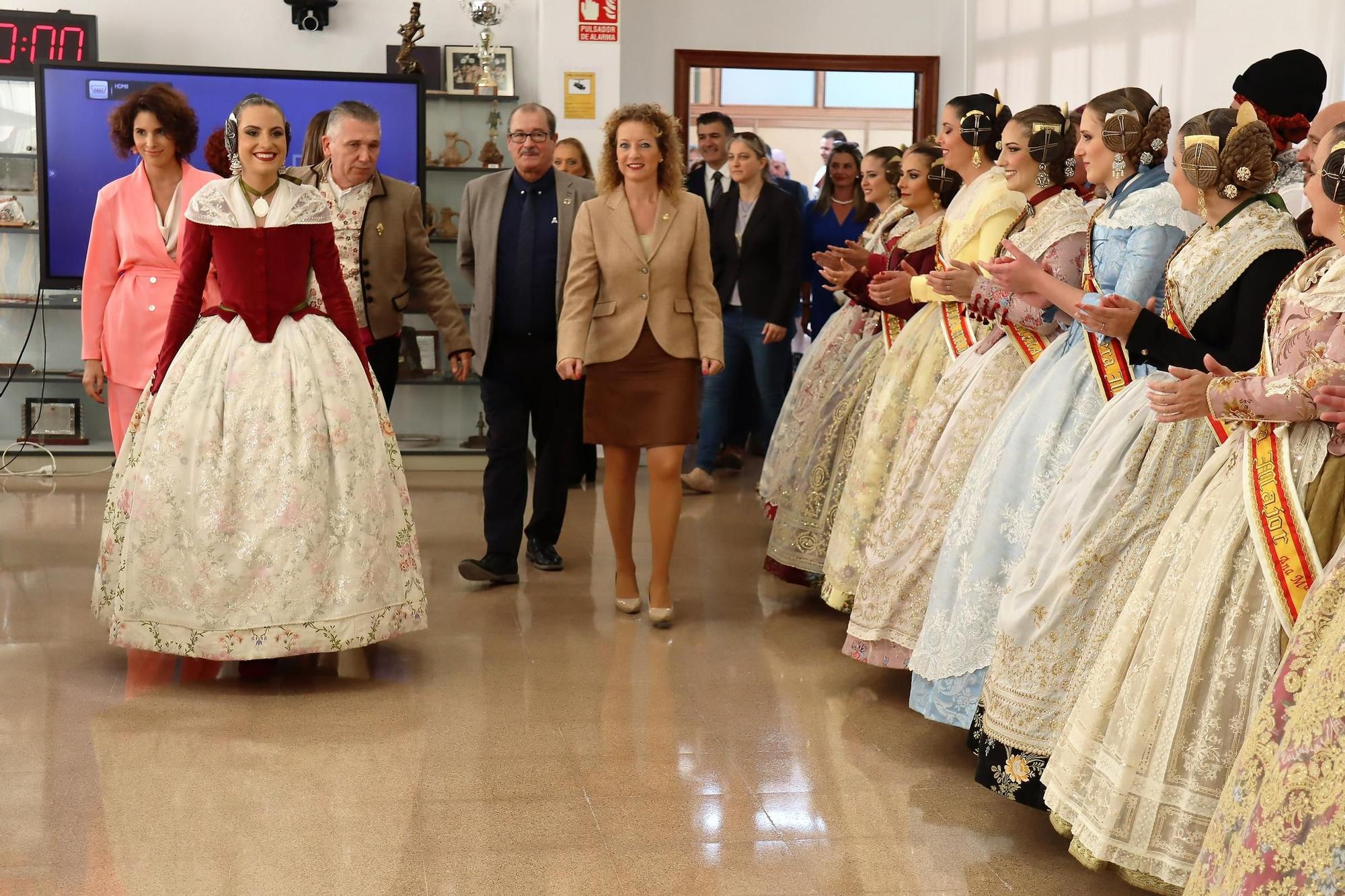 María Estela, la corte, Quart y Xirivella honran a la senyera más viajera de las Fallas