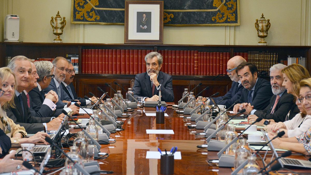 Lesmes, en el centro, presidiendo un pleno del CGPJ.