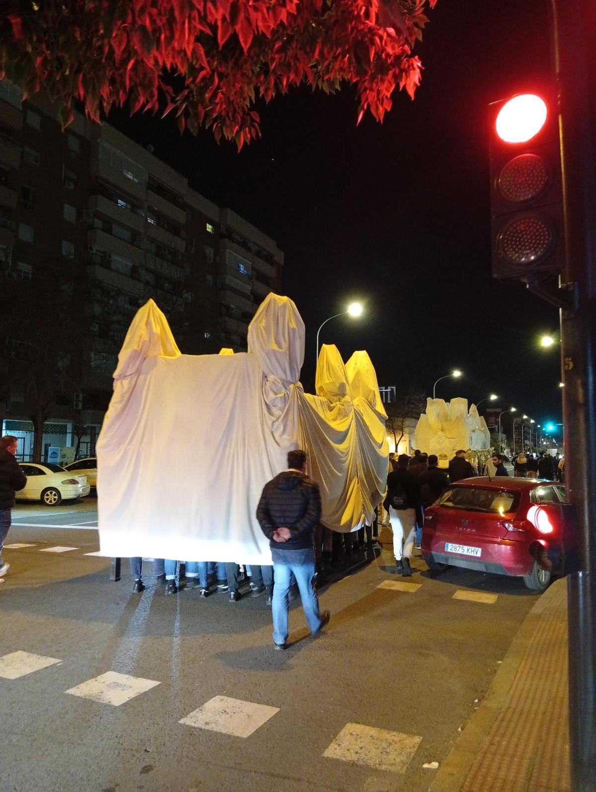 Una mudá por las calles de Sevilla