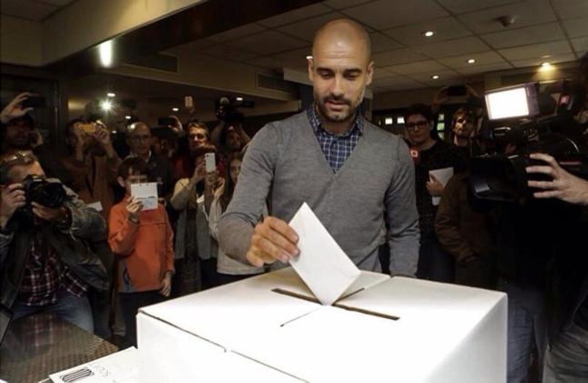 Pep Guardiola diposita el seu vot aquest 9-N.