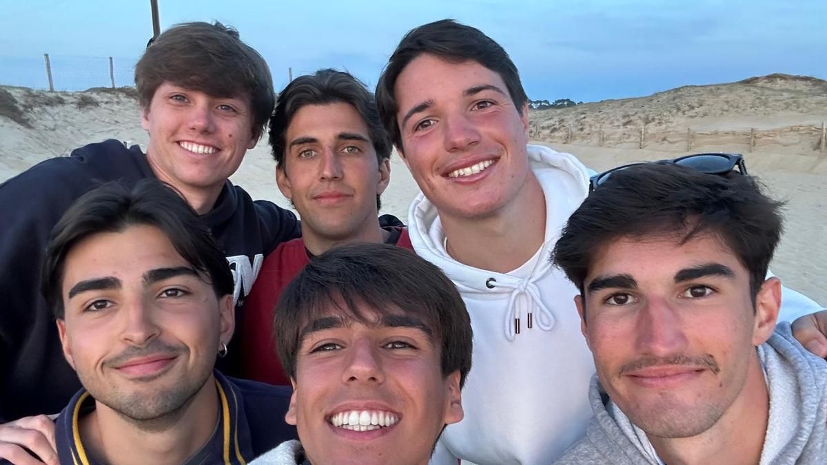 David Aliagas, en el centro, con sus amigos antes del festival
