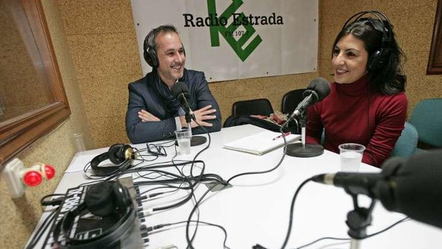 Gesto y Sobral, ayer, durante el programa de radio. // Bernabé / C.M.V.