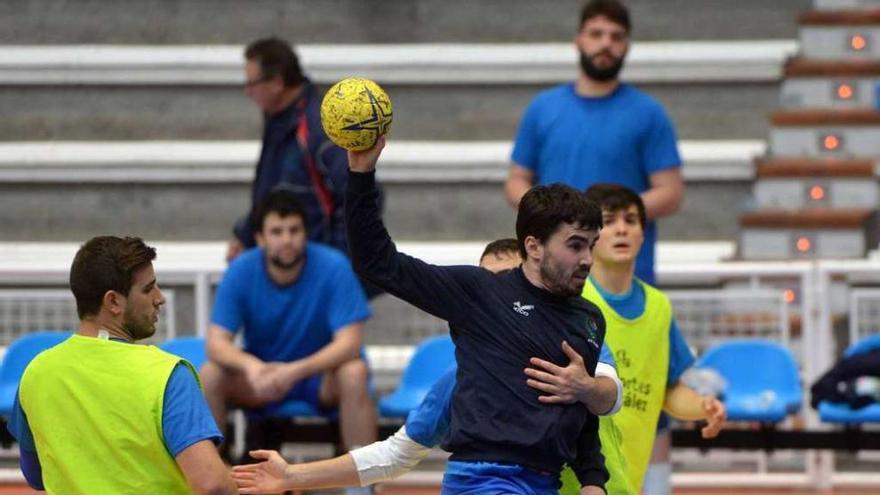 La plantilla del Teucro en el último entrenamiento antes de jugar ante el Cangas. // Gustavo Santos