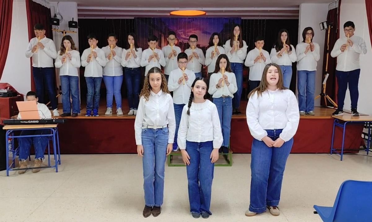 Actuación musical en el CEIP Alfar de La Rambla.