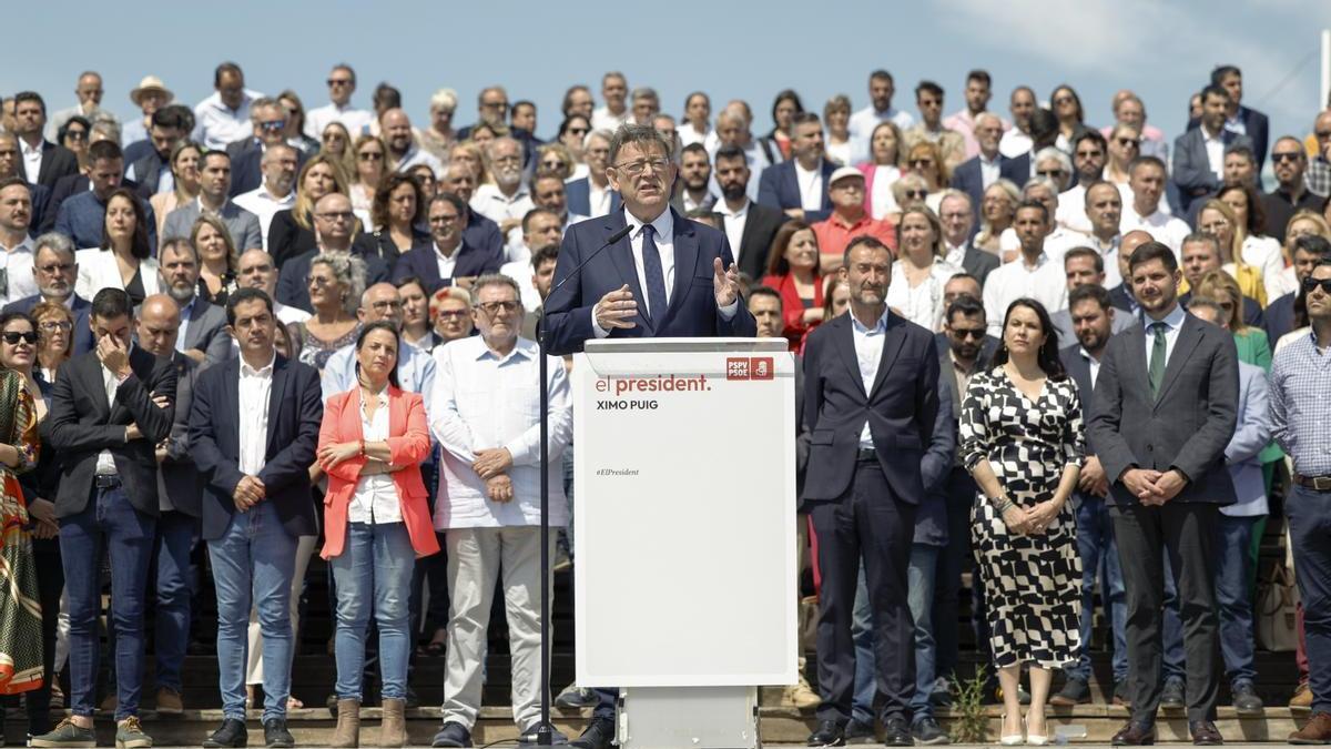 Ximo Puig se ha fotografiado con los candidatos socialistas a las alcaldías de la Comunidad en un acto celebrado en València.