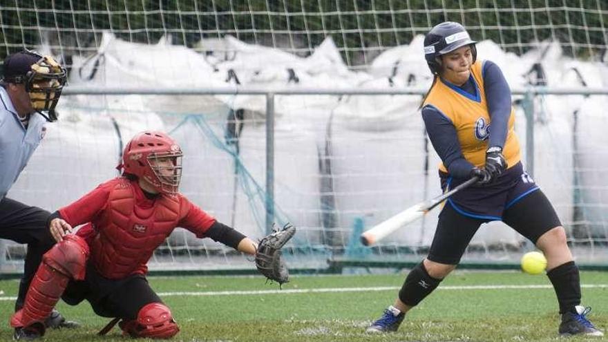 Una jugadora del Cambre en la disputa del Campeonato de España.