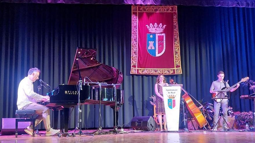 El concert vetat per Vox a Montserrat reunix quasi 400 persones a Real