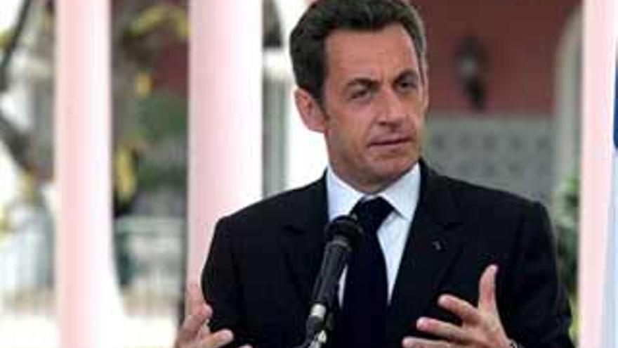 Sarkozy propondrá a la UE limitar el IVA de combustibles