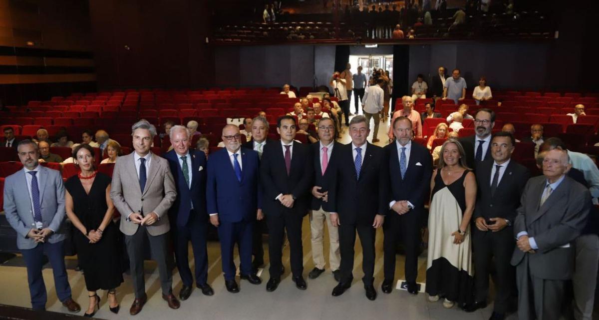 Autoridades, premiados y participantes en el acto de entrega de ayer en el Rectorado de la UCO.