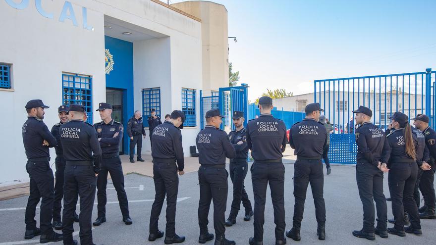Orihuela incorpora quince policías de forma temporal