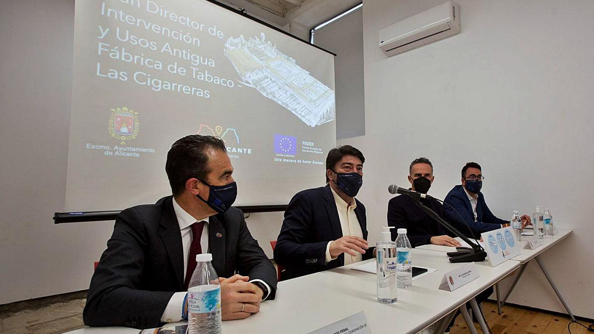 Antonio Peral, Luis Barcala, Ramón Esteve y Adrián Santos, durante la presentación. 