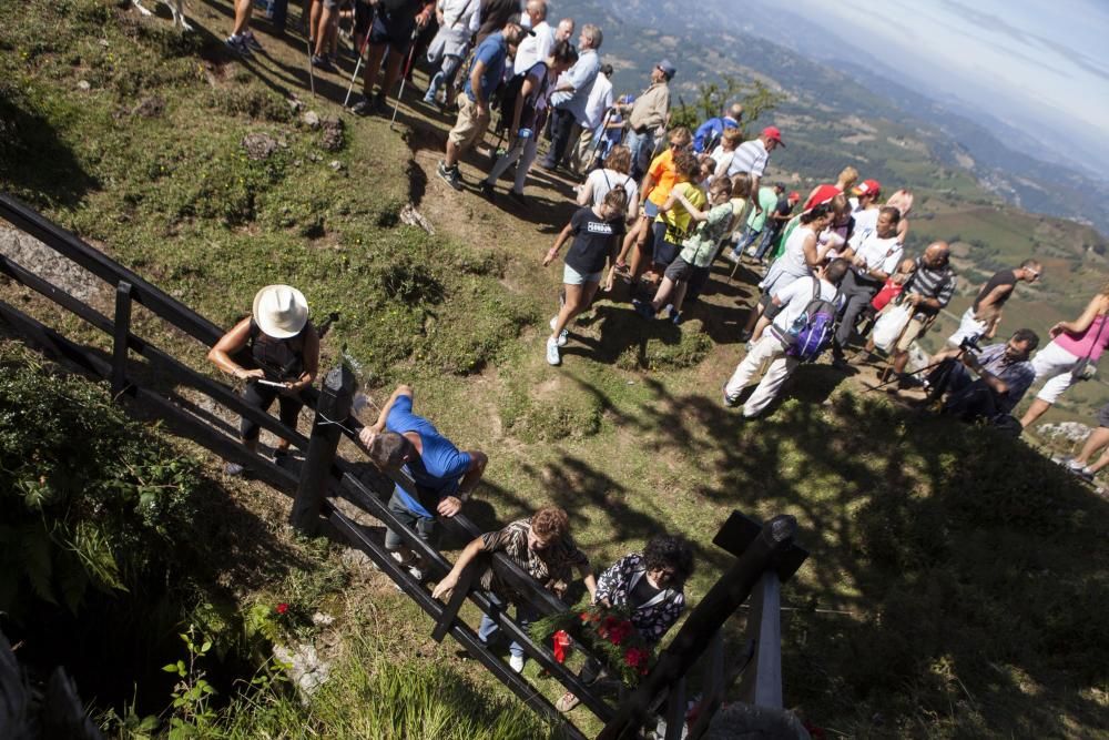 Homenaje en el pozu Funeres