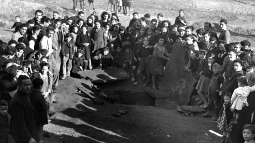 Descobriment d&#039;un sepulcre el 1947 on es va trobar un esquelet i una gerra de ceràmica