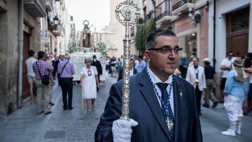 Varios instantes de la procesión de ayer de la Virgen del Carmen, que volvió a recorrer las calles de la ciudad tras 72 años en la basílica de Santa María.