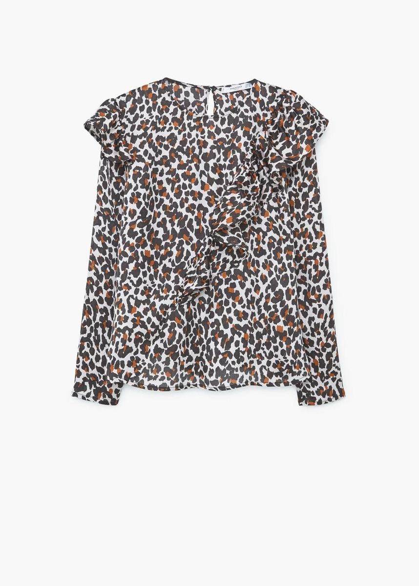 Prendas de leopardo para lucir en primavera: blusa con volantes