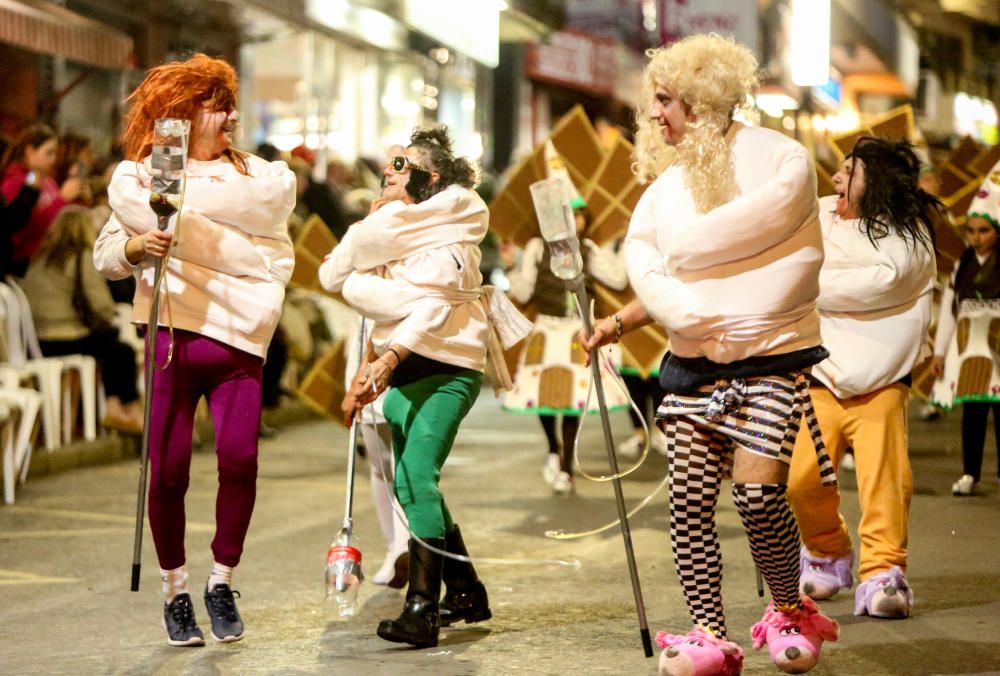 El Carnaval llena Benidorm de disfraces