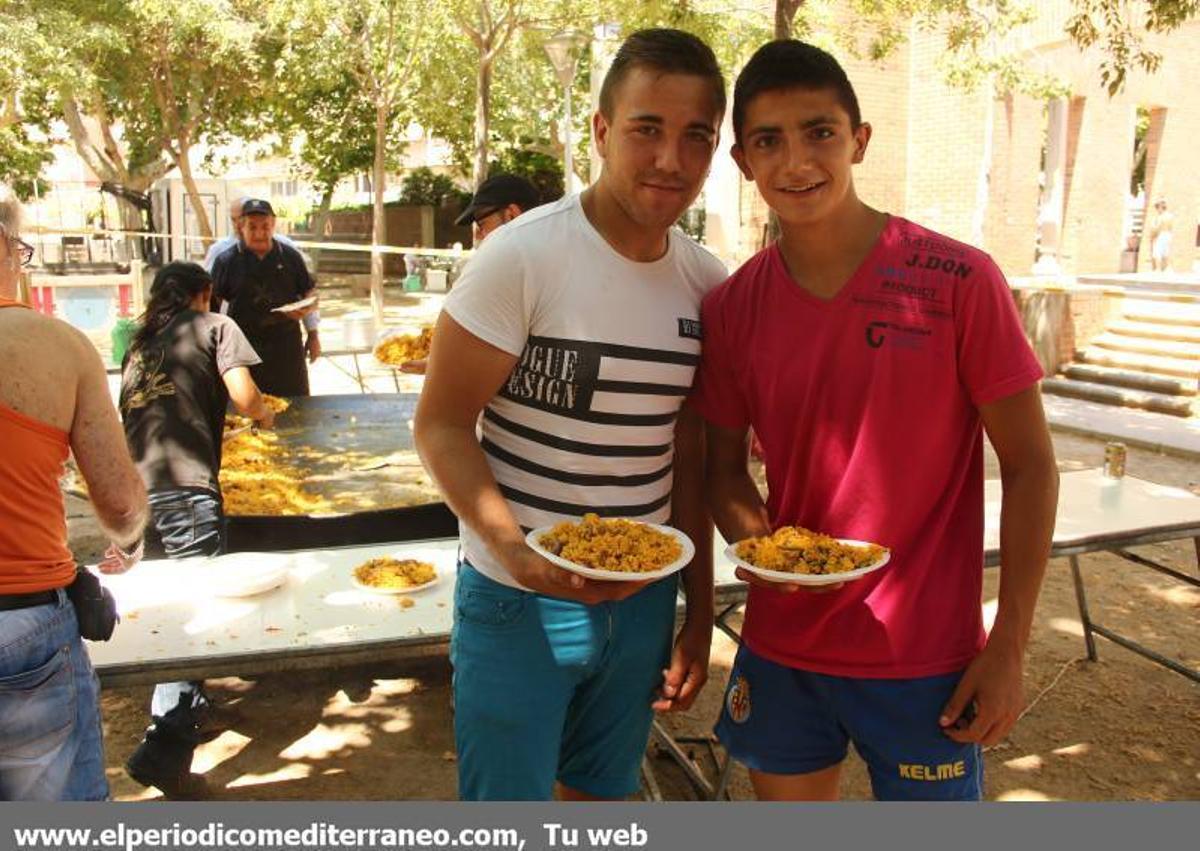 Paella monumental y baile de la tercera edad en la Panderola