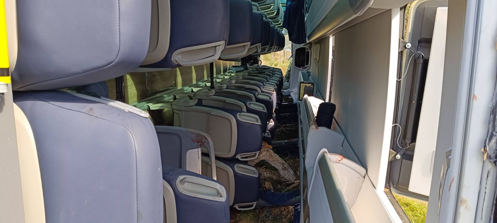 FOTOS | Un autobús del Imserso cae por un terraplén entre Sant Llorenç y Son Servera