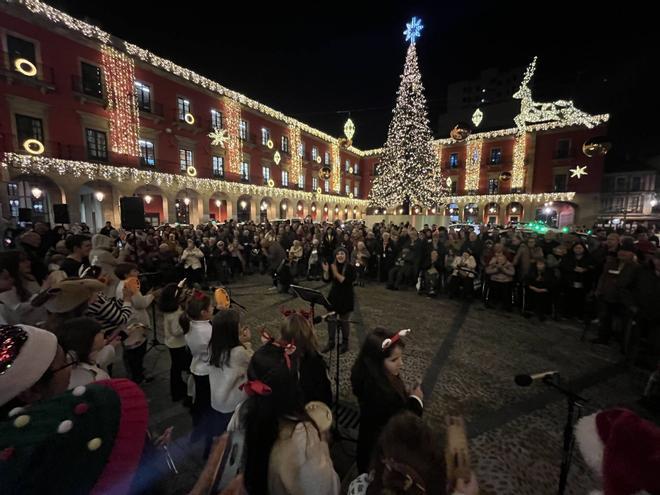 Las luces de Navidad "emocionan" a los más mayores gracias a Taxi Luz