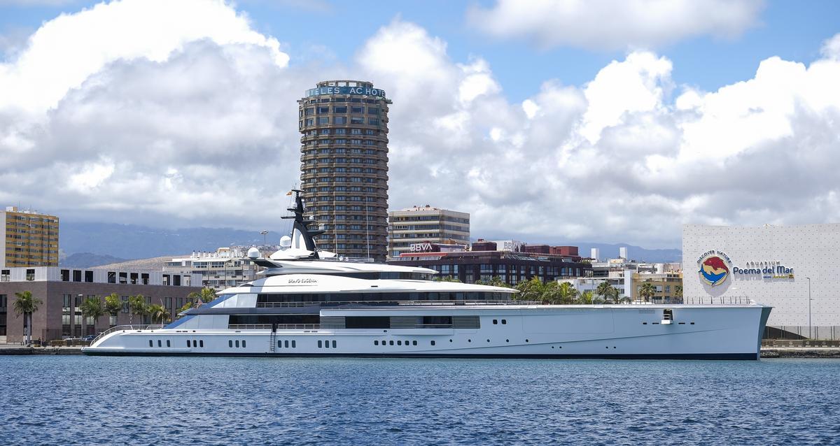 El yate 'Bravo Eugenia', este lunes en el Puerto de Las Palmas.