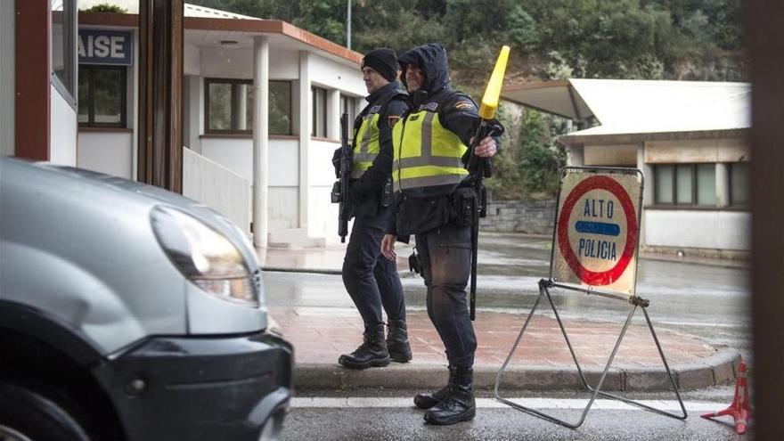 Controles en La Jonquera para evitar la entrada de Puigdemont