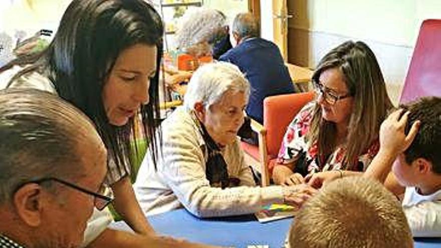 Encuentro intergeneracional en Roelos