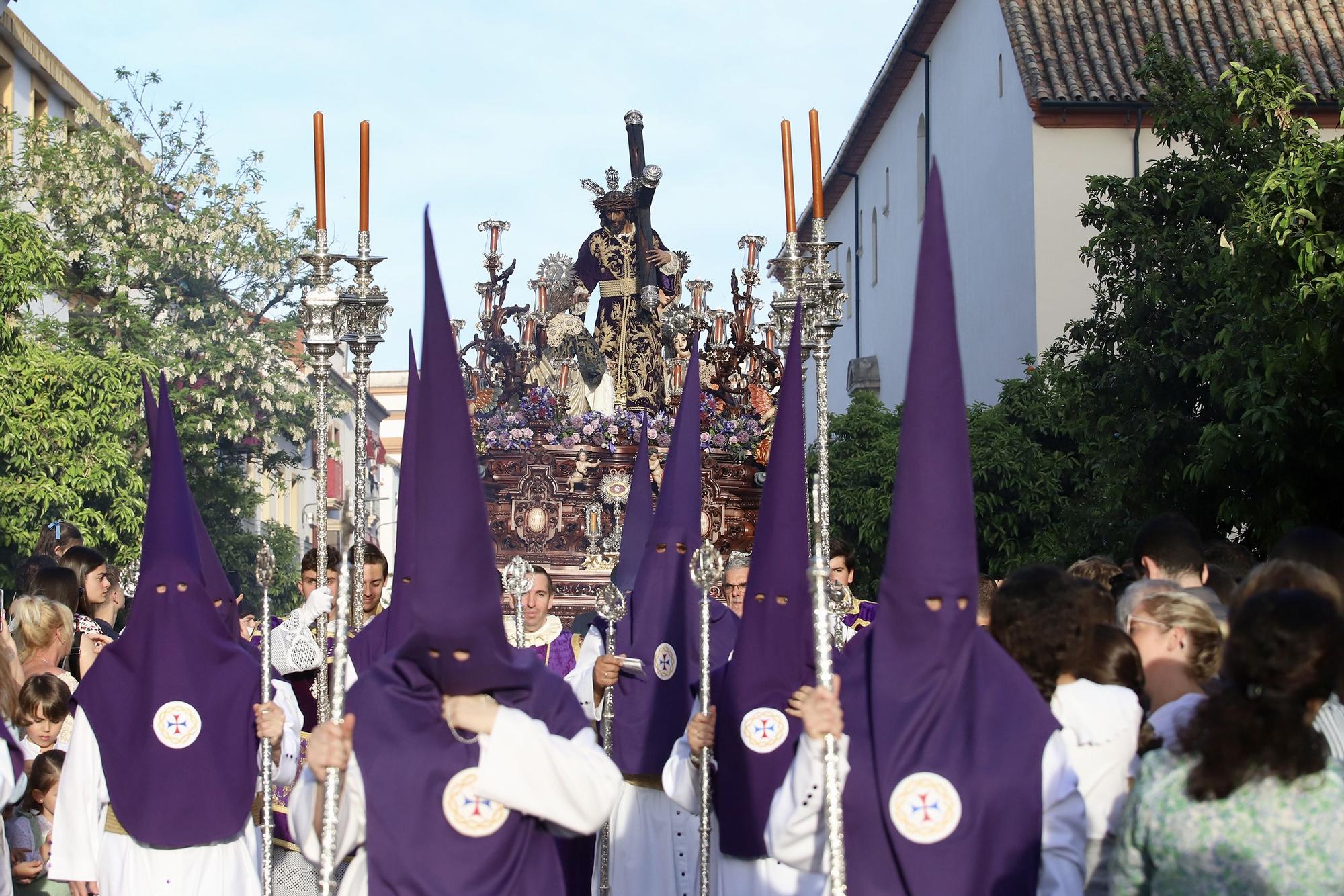 La procesión de la Hermanda de la Santa Faz en imágenes