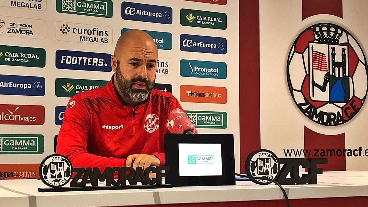 David Movilla, entrenador del Zamora CF, ayer en rueda de prensa.