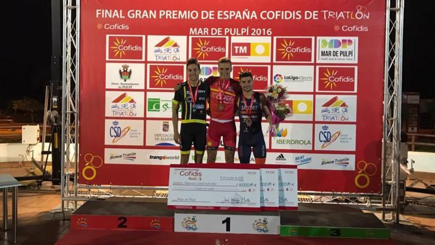 Mantecón, de la UA, sube al podio del Gran Premio de España de triatlón