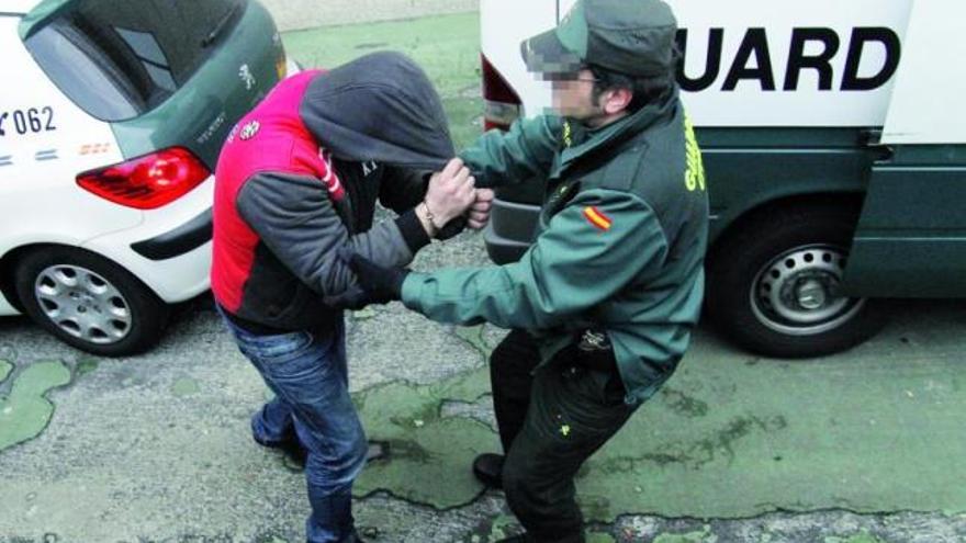 Narcos de Arousa abastecían de coca a la red en la que fueron detenidos dos guardias civiles