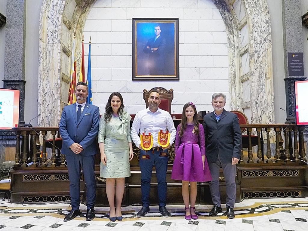 Honores a los artistas en la Gala de los 1 con Algarra en el recuerdo