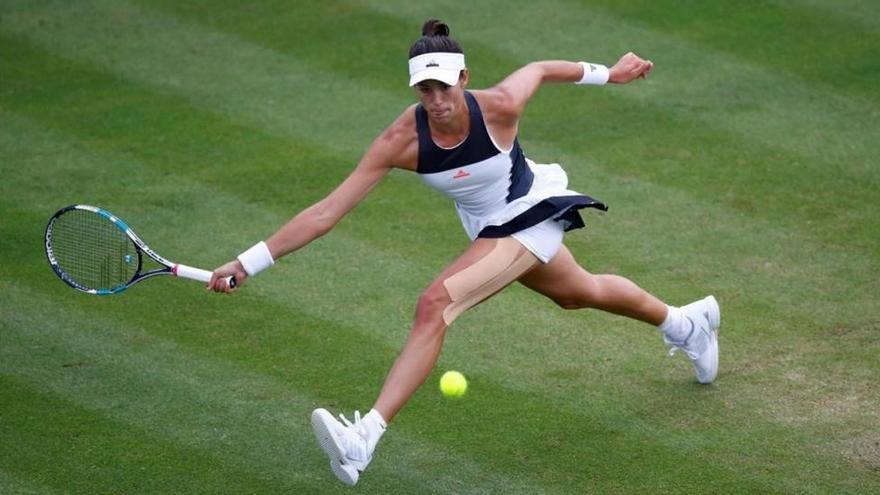 Garbiñe Muguruza sufre una paliza en su estreno en la hierba de Eastbourne