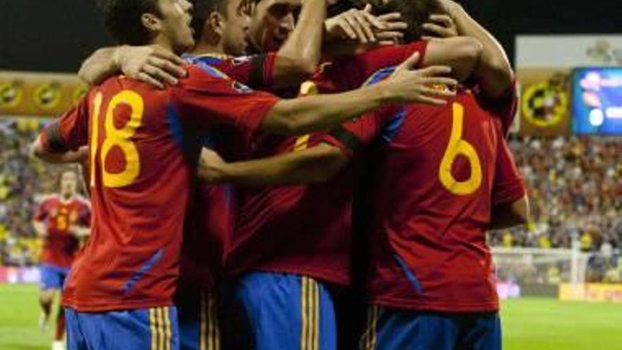 Botella: «Es falso que España venga aquí para evitar los pitos a Piqué»